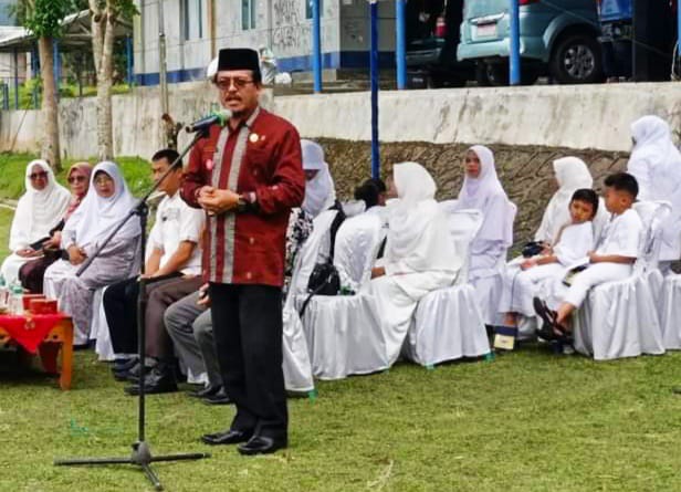 Kepala Kantor Kemenag Kota Padang Panjang, Drs H Alizar Chan, ketika beri sambutan pembukaan Manasyik Haji RA se_ Padang Panjang, Sabtu (21/10/2023) di halaman kampus ISI.